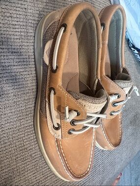 Sperry Rosefish 3-eye boat shoe in tan and cream.